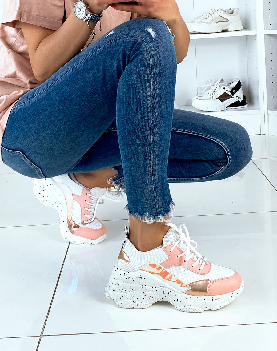 Baskets roses bi-matières à plateforme et empiècements holographiques