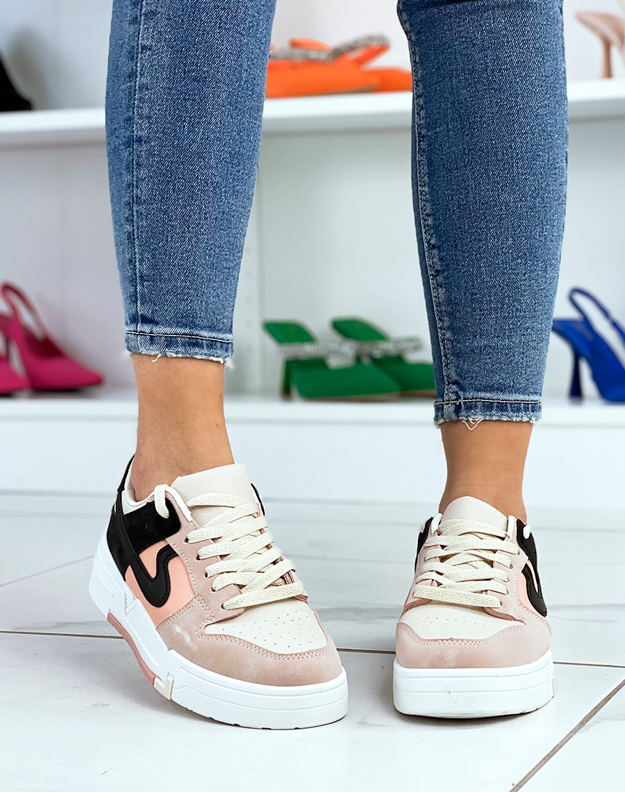 Baskets roses à détails beiges et noirs