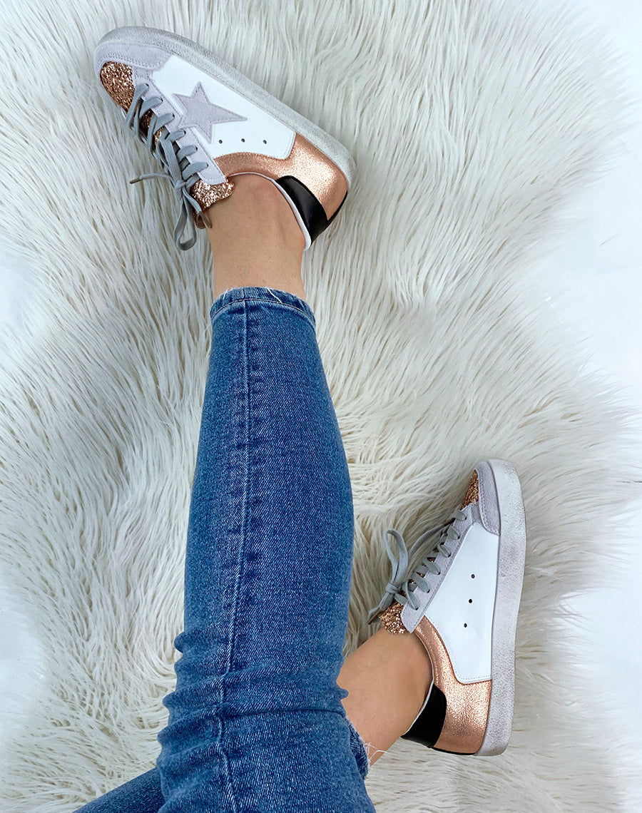 Baskets roses gold et blanches à détails pailletés