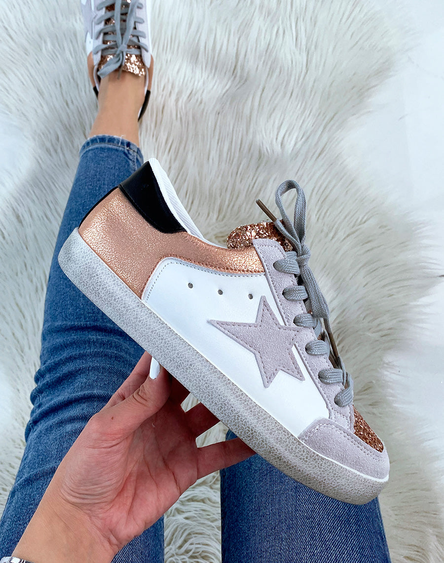 Baskets roses gold et blanches à détails pailletés