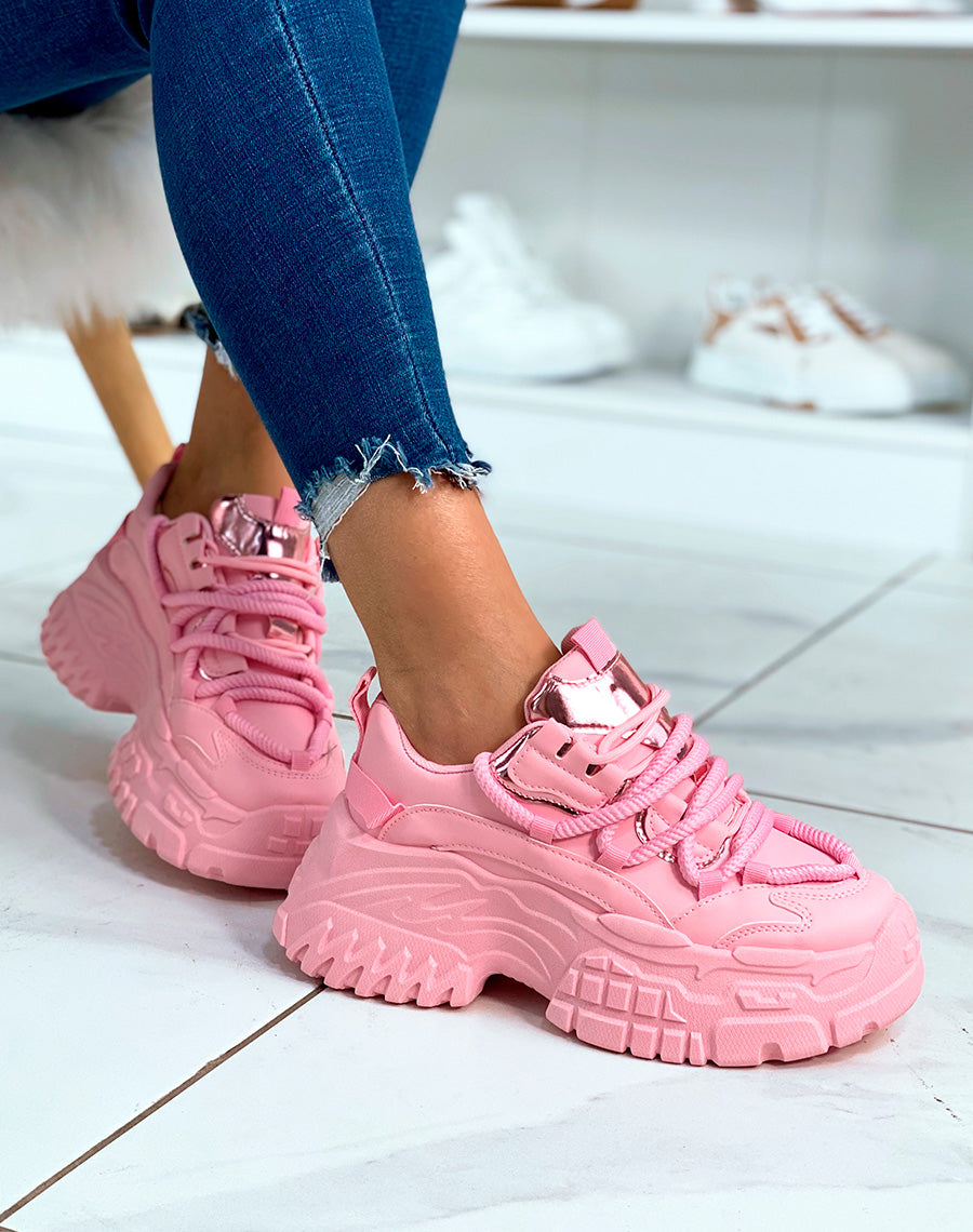 BASKETS ROSES ? GROSSE PLATEFORME ET ? D?TAILS M?TALLIQUE