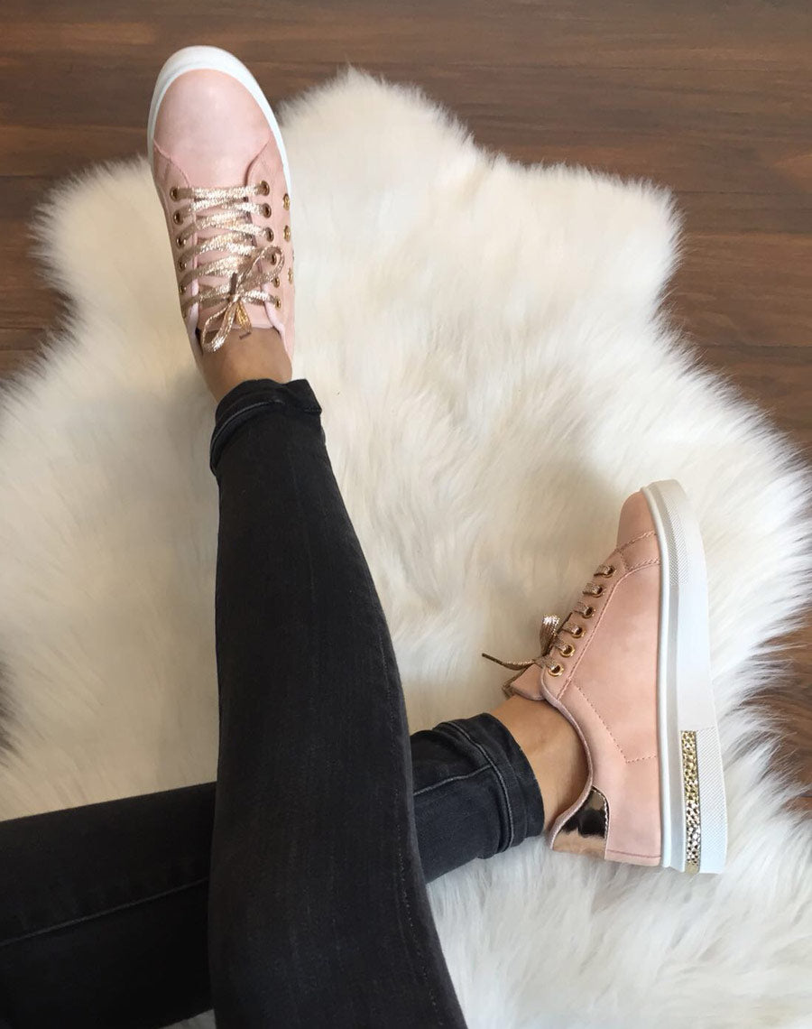 Baskets roses à œillets