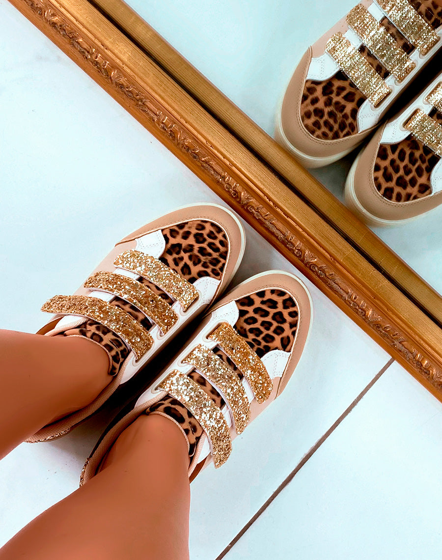 Baskets à scratch marron glacé et dorées aux motifs léopard