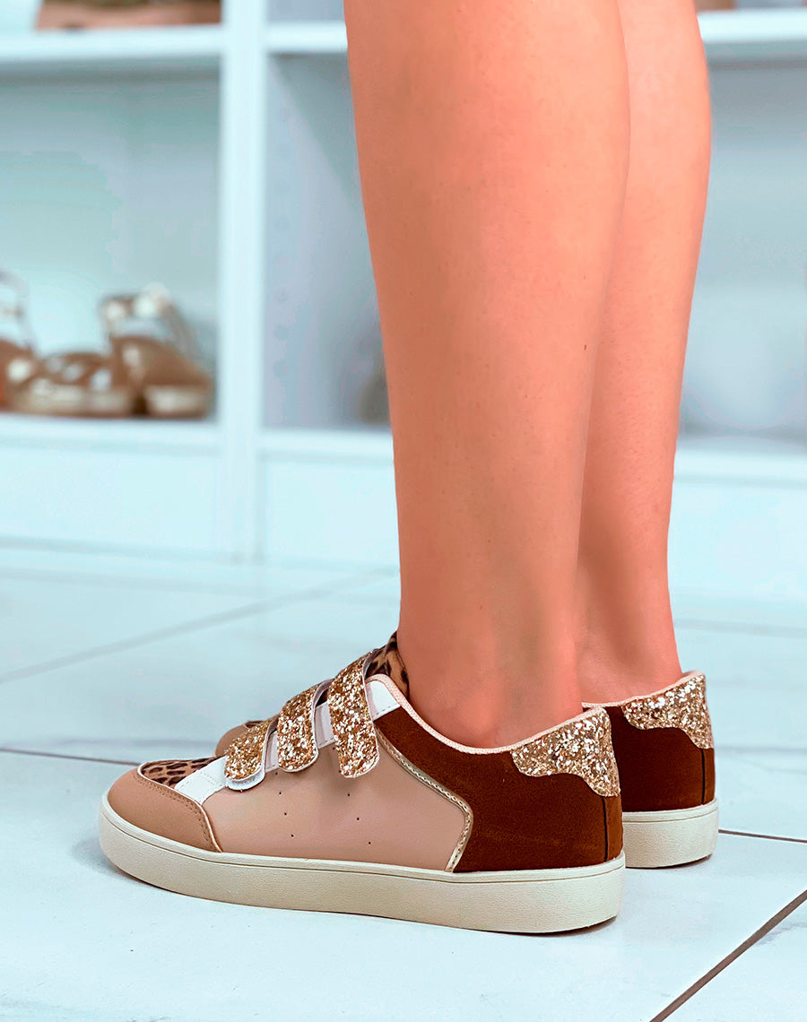 Baskets à scratch marron glacé et dorées aux motifs léopard