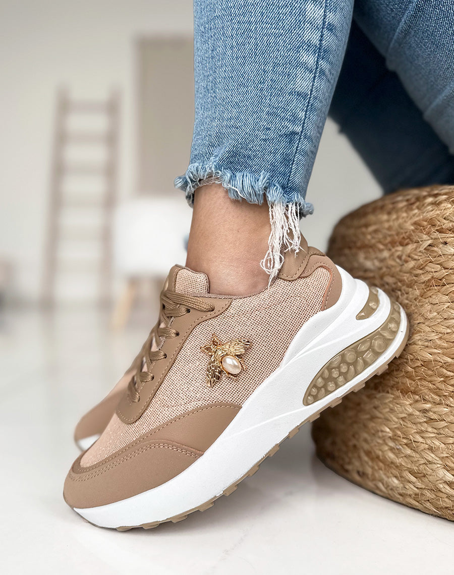 Baskets taupe pailleté à détail en forme d’abeille