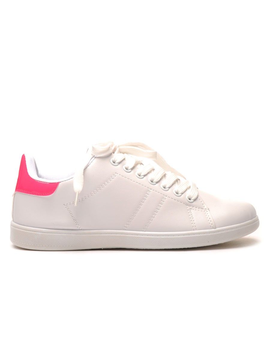 Baskets tendance blanche détail fuchsia