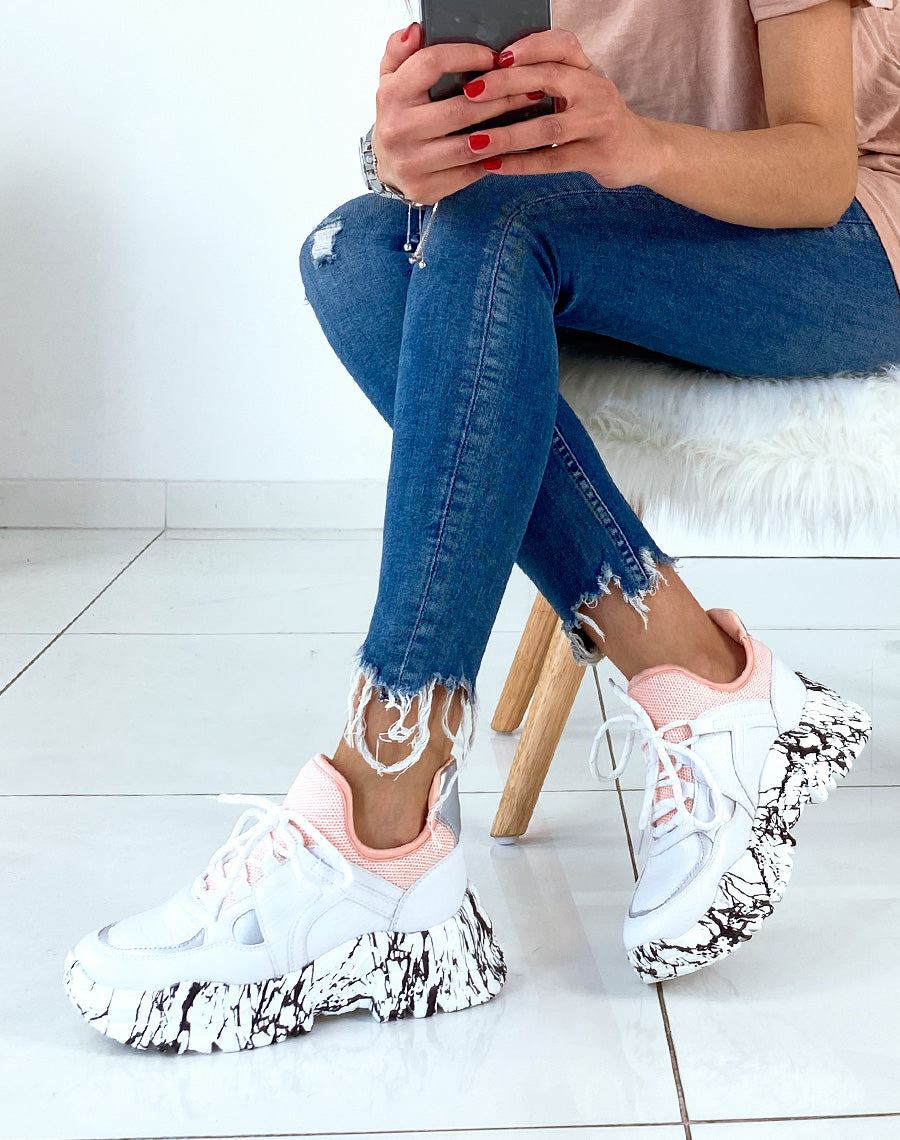 Baskets white-pink avec détails taches peinture sur la semelle