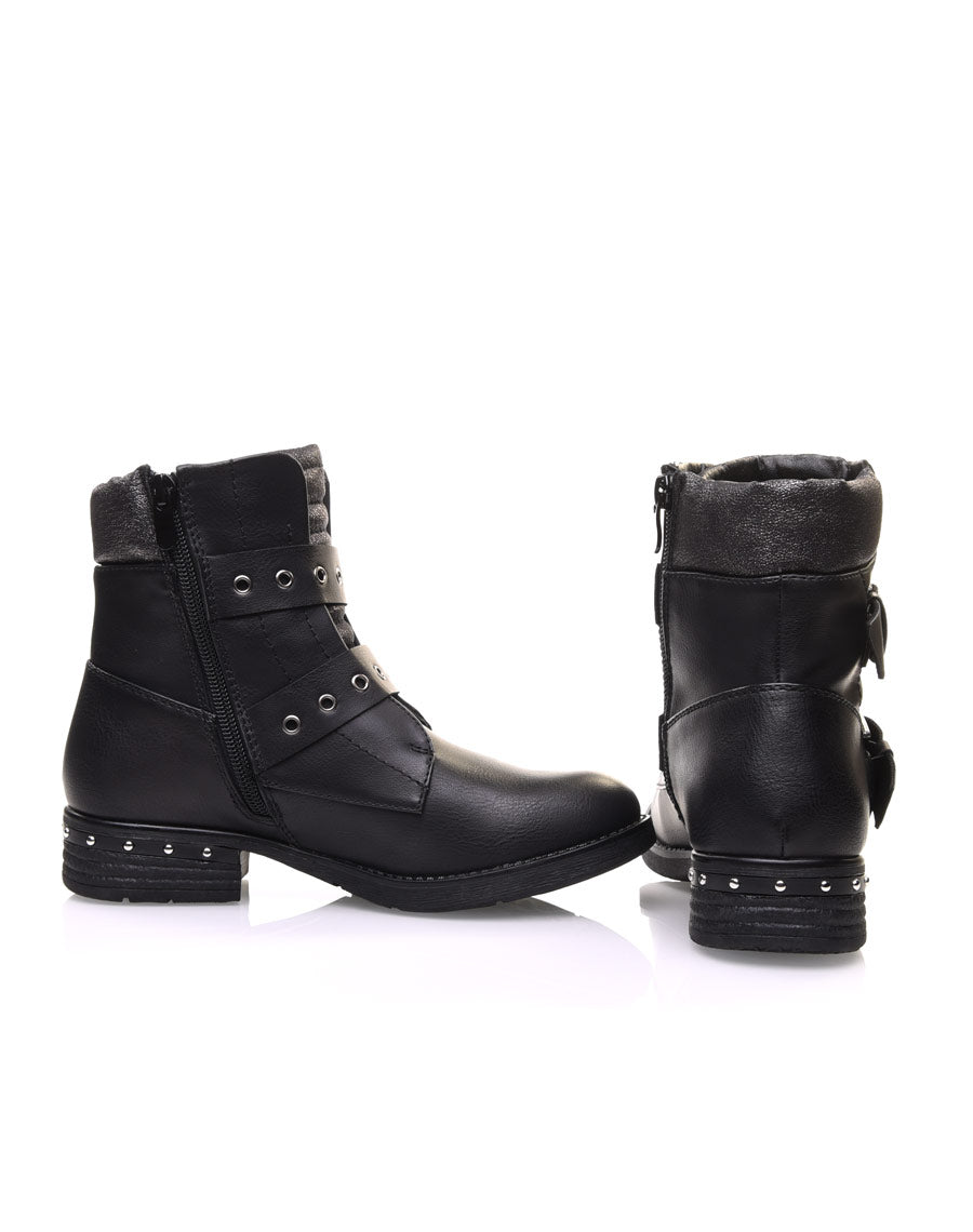 Boots noires à sangles bouclées