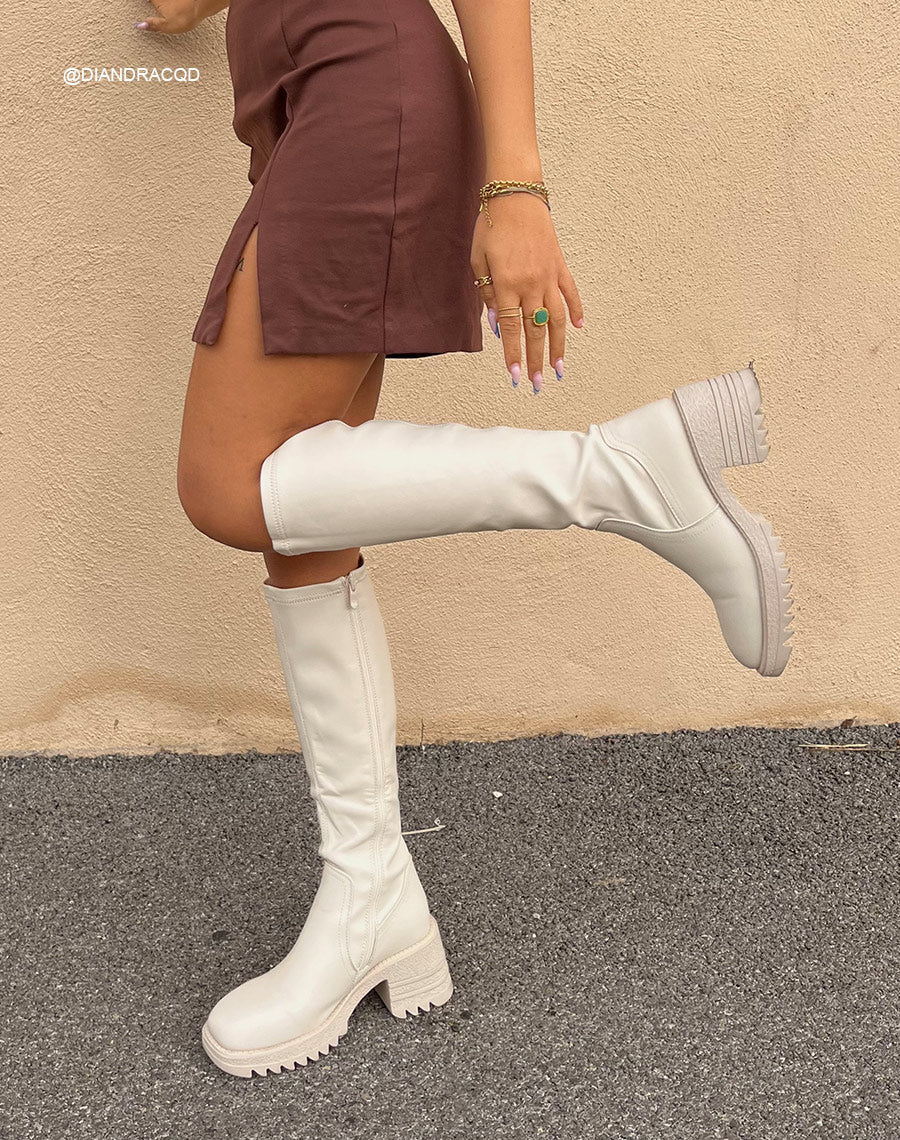 Bottes beiges à bout carré et talon épais à semelle crantée