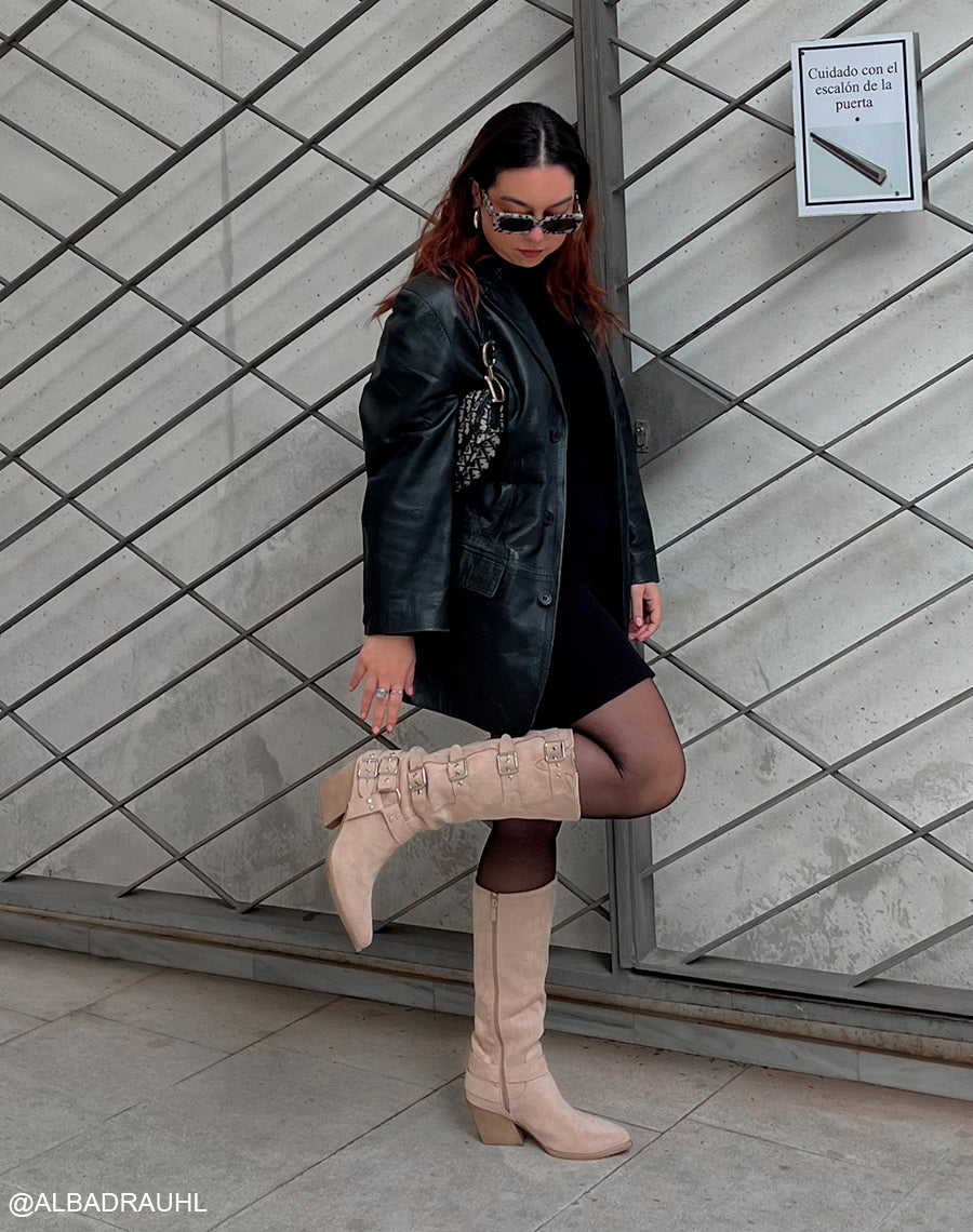 Bottes beiges en suédine style cow-boy et à multiples lanières
