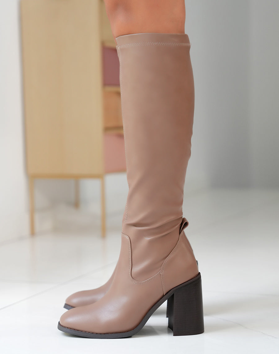 Bottes Beiges Foncées à Talon Épais : L'Élégance Hivernale