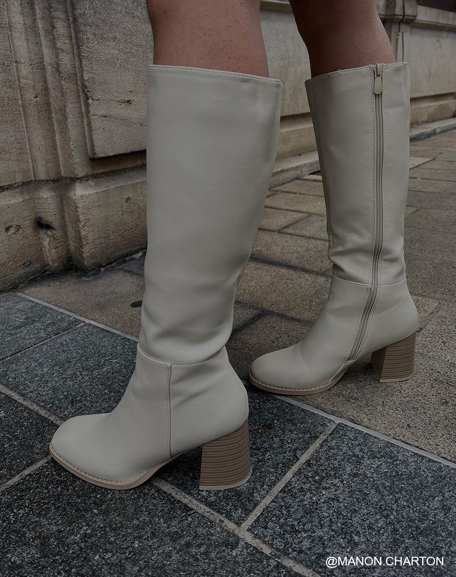 Bottes beiges à talons et bout carré