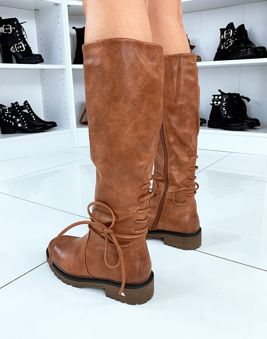 Bottes camel en similicuir avec lacets intégrées