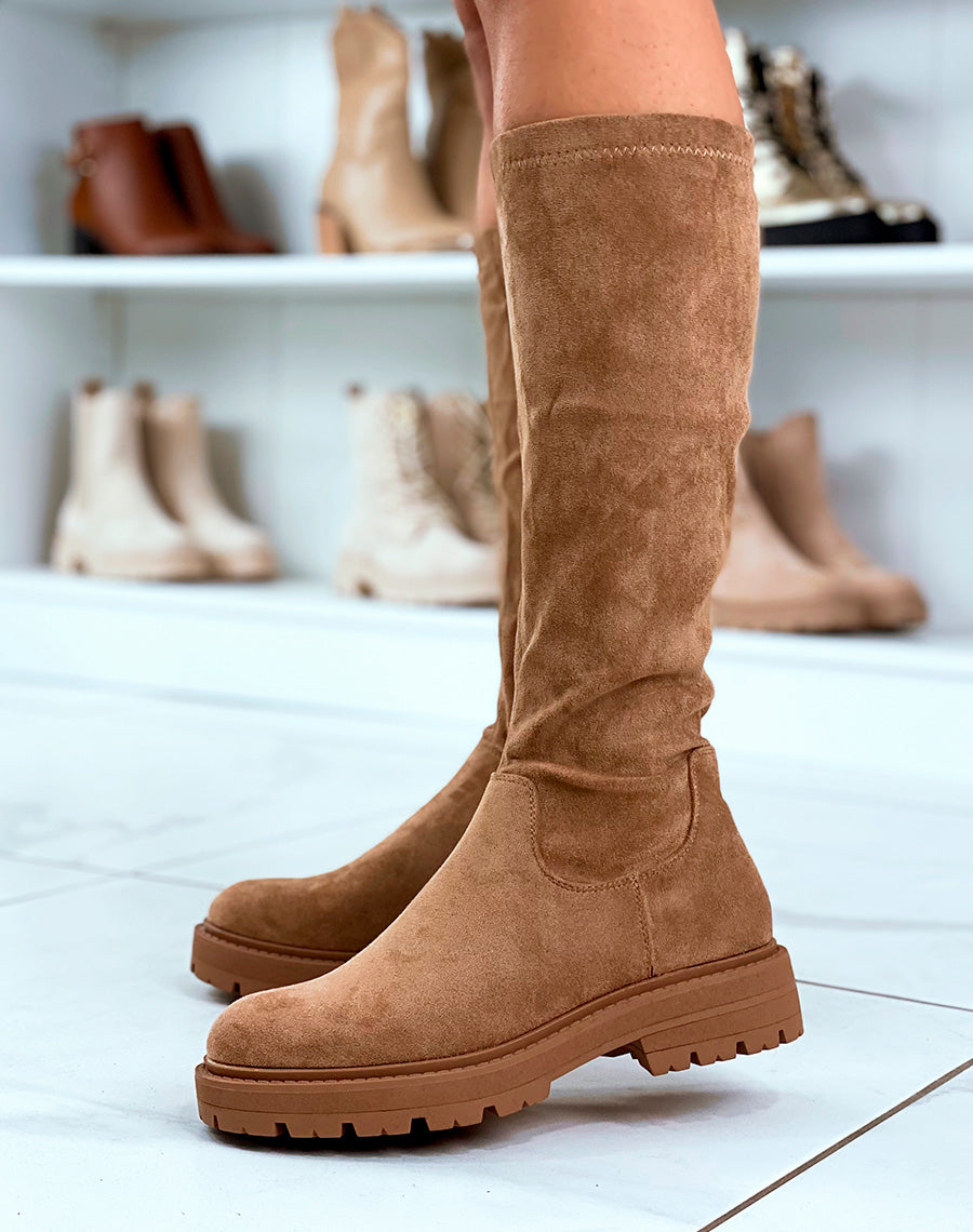 Bottes Camel en Suédine : Douceur et Robustesse