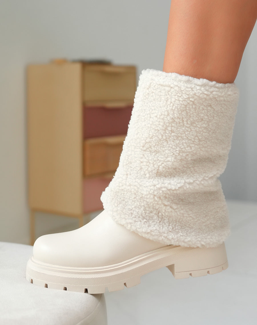 Bottes Femme Beiges en Fausse Fourrure avec Semelle Crantée