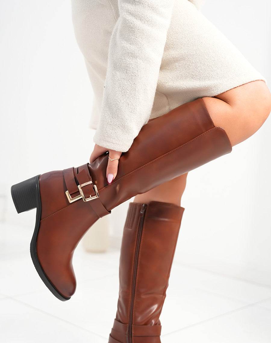 Bottes femme camel avec talon moyen et double sangles décoratives dorées