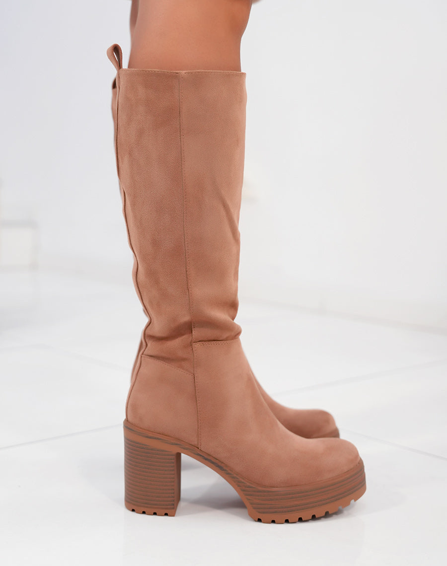 Bottes femme en suédine camel avec talon de 9 cm et plateforme crantée