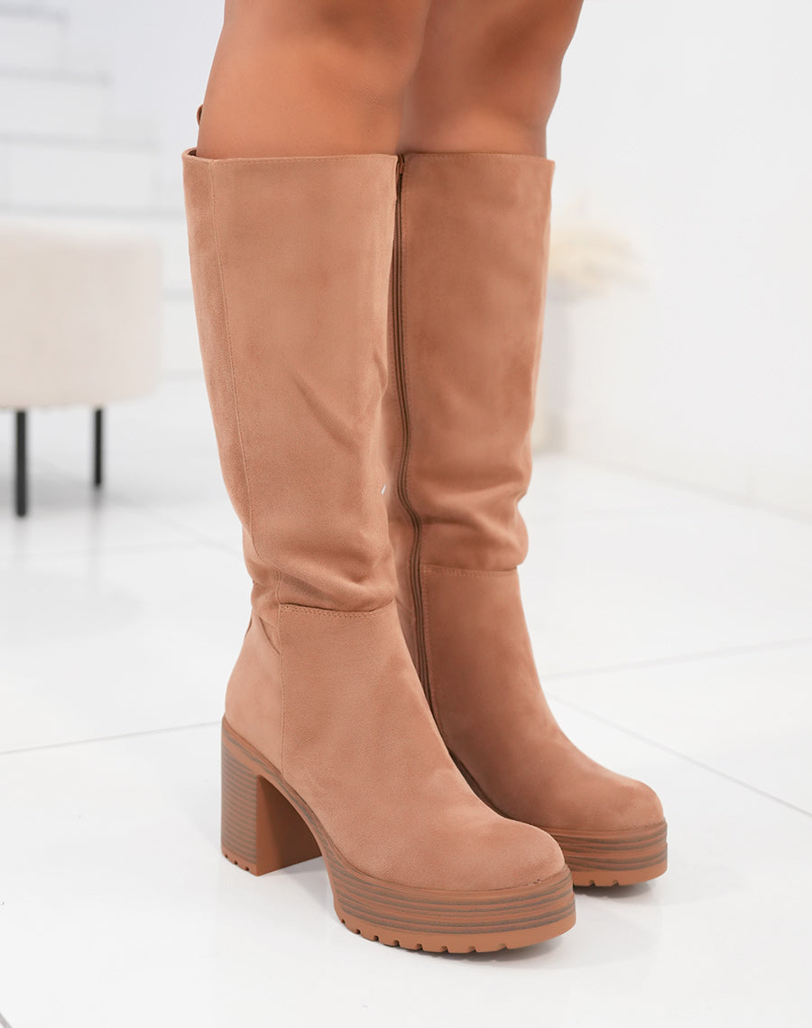 Bottes femme en suédine camel avec talon de 9 cm et plateforme crantée