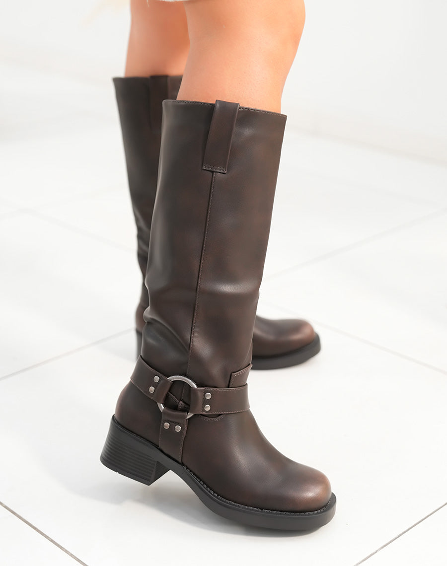 Bottes femme marron foncé style motard avec boucle et détails argentés