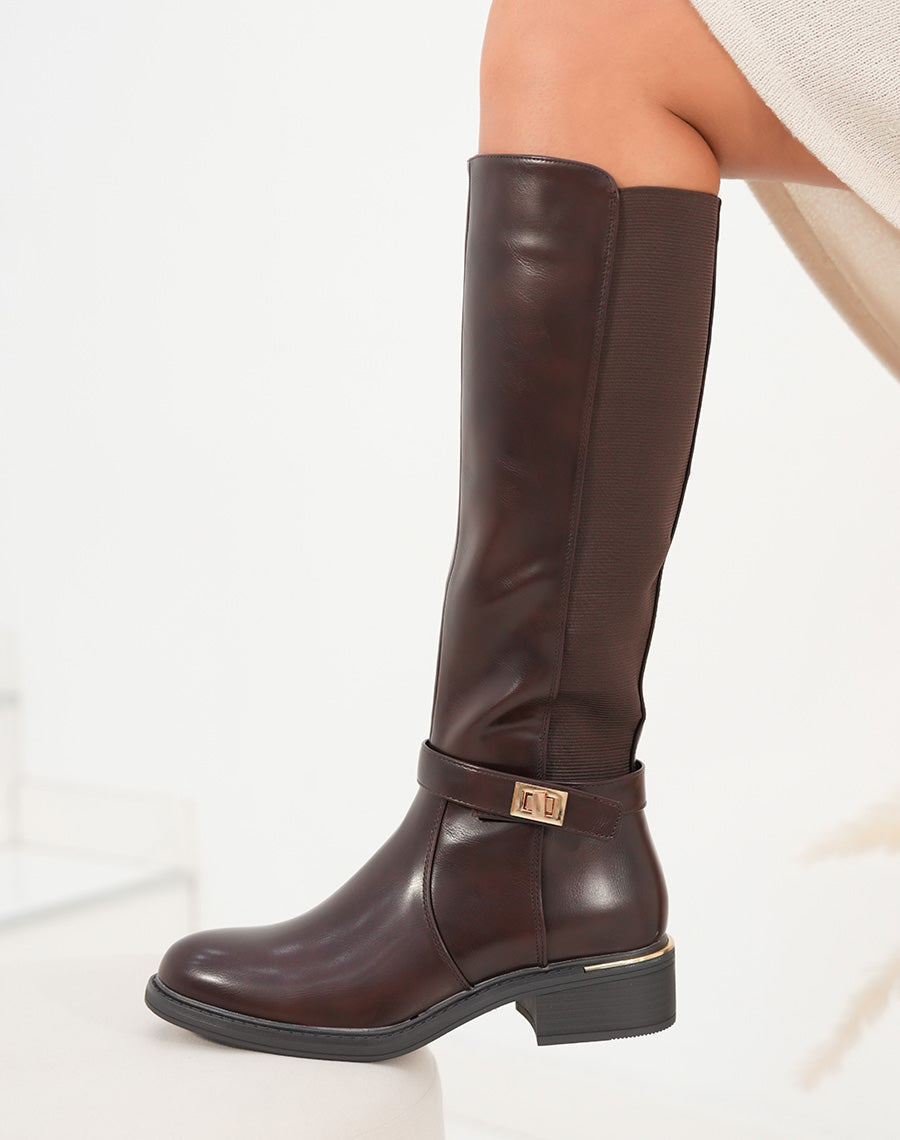 Bottes femme marron élégantes avec petit talon et détails dorés