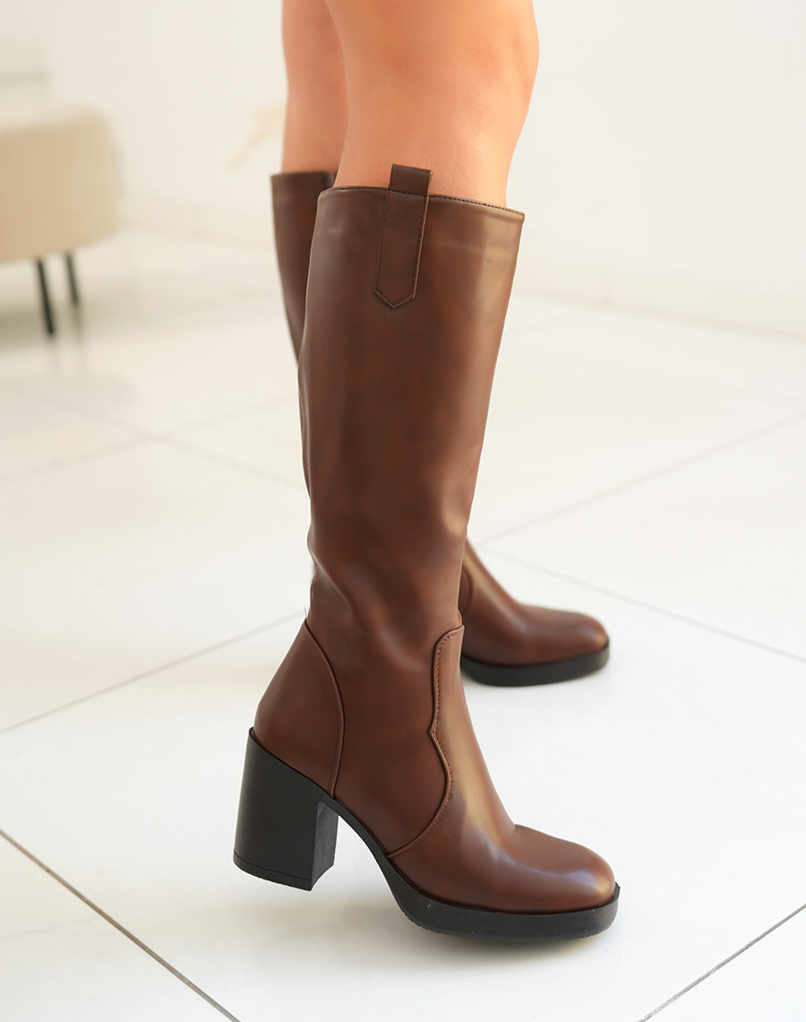 Bottes femme marron élégantes avec talon épais et détail tissé