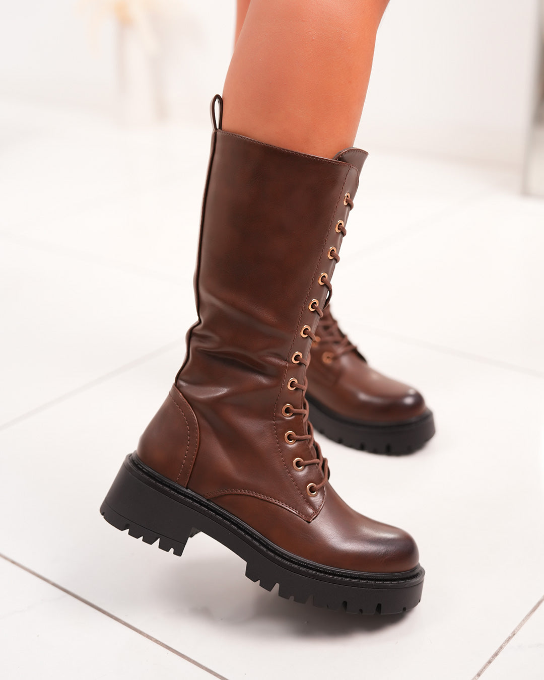 Bottes femme marron à lacets et semelle crantée intérieur fourré