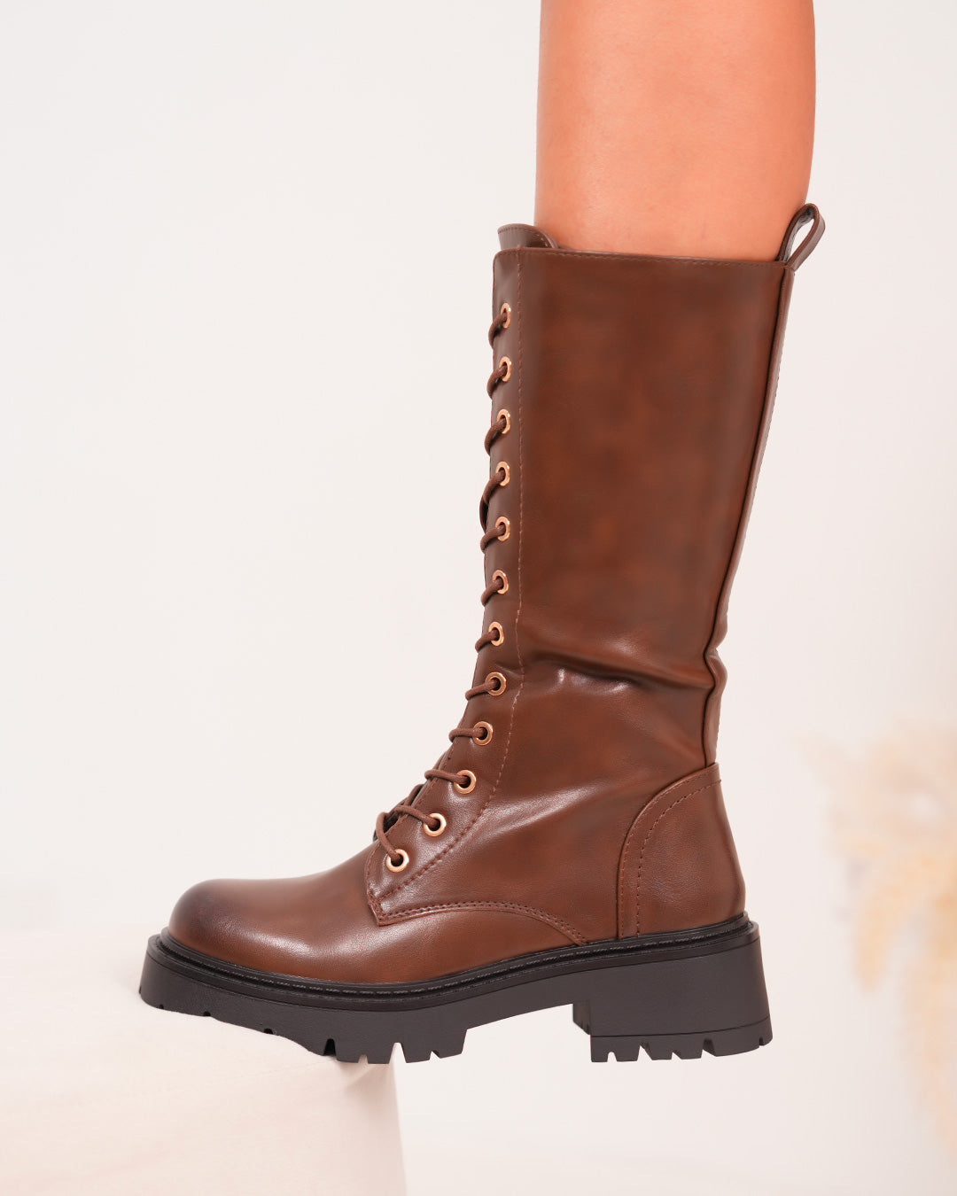 Bottes femme marron à lacets et semelle crantée intérieur fourré