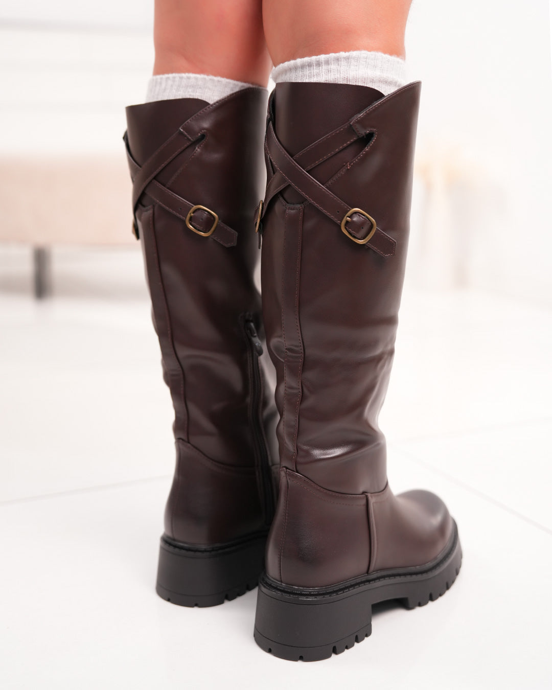 Bottes femme marron à lanière dorée et semelle crantée tendance