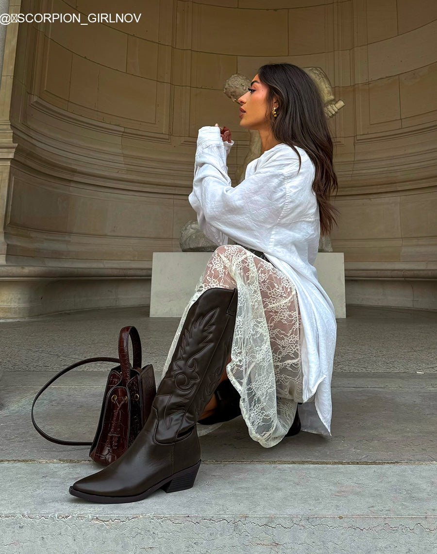 Bottes femme marron style santiags avec talon épais et bout pointu