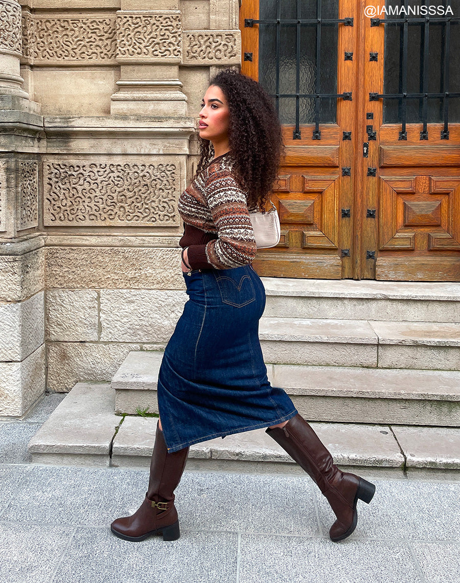 Bottes femme marron à talon moyen avec élastique et sangle décorative élégance et confort