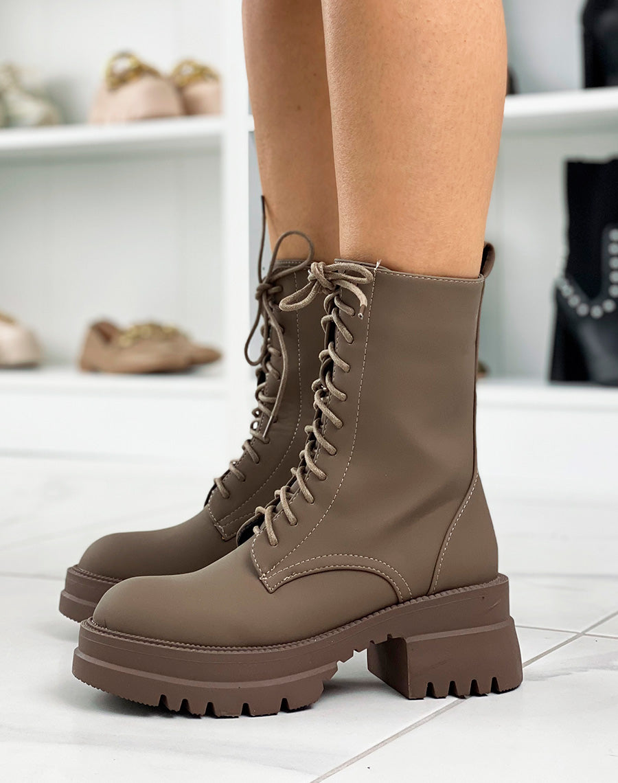 Bottes à lacets taupe en cuir gommé
