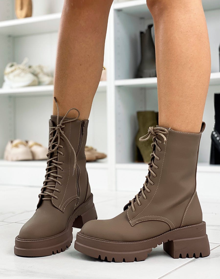 Bottes à lacets taupe en cuir gommé
