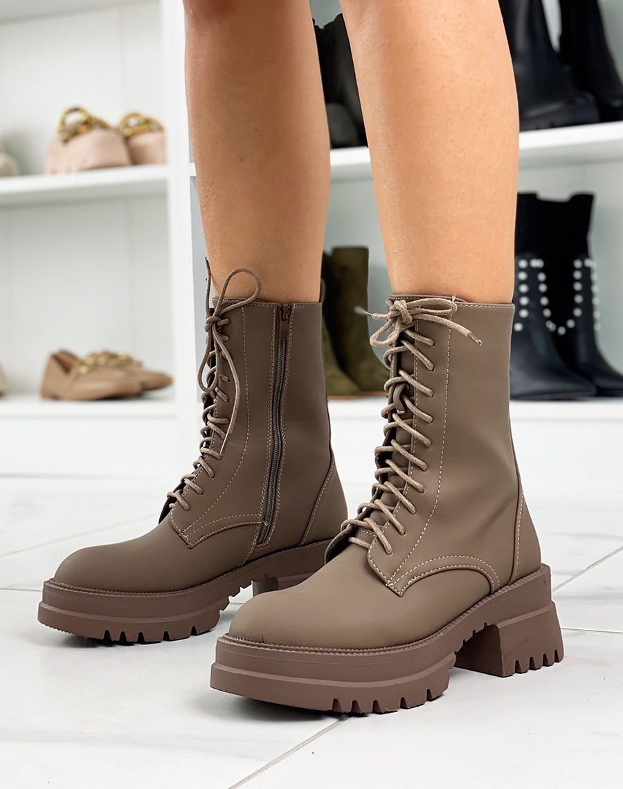 Bottes à lacets taupe en cuir gommé