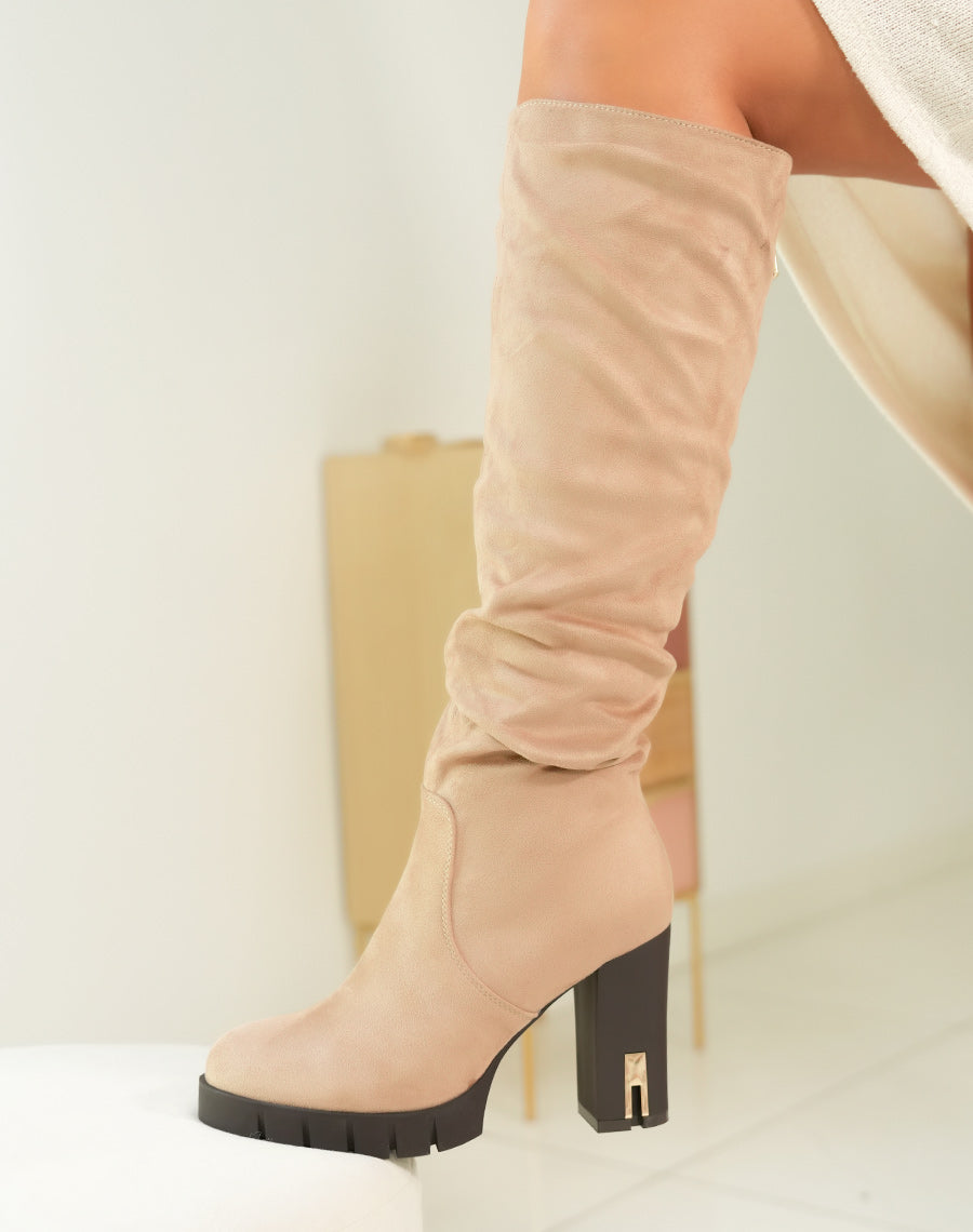 BOTTES MARRON CLAIR EFFET DAIM ? TALONS AVEC DETAIL DOR?E POUR FEMME