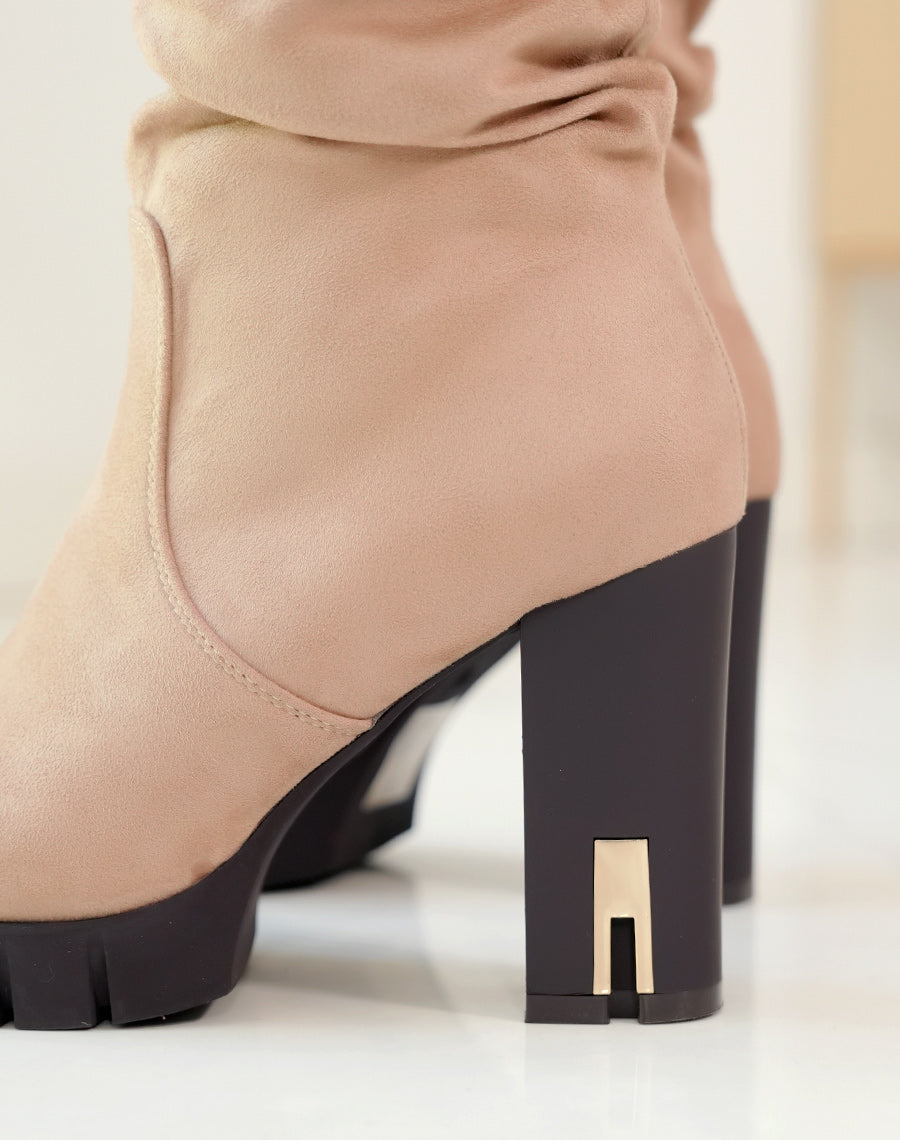 BOTTES MARRON CLAIR EFFET DAIM ? TALONS AVEC DETAIL DOR?E POUR FEMME