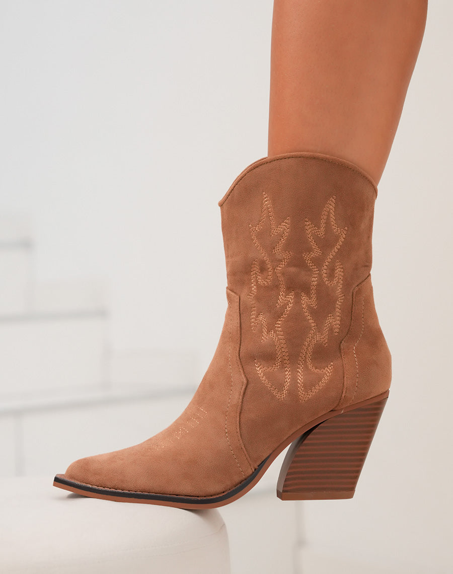 BOTTES MARRON EN SUÉDINE À TALON STYLE SANTIAGS