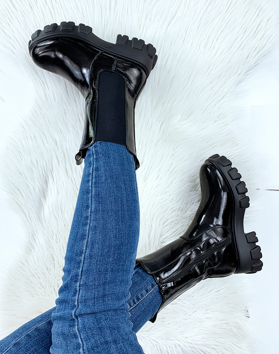 Bottes mi-mollet vernies noires avec semelle épaisse