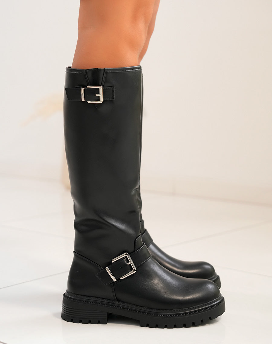 Bottes noires avec sangles argentées