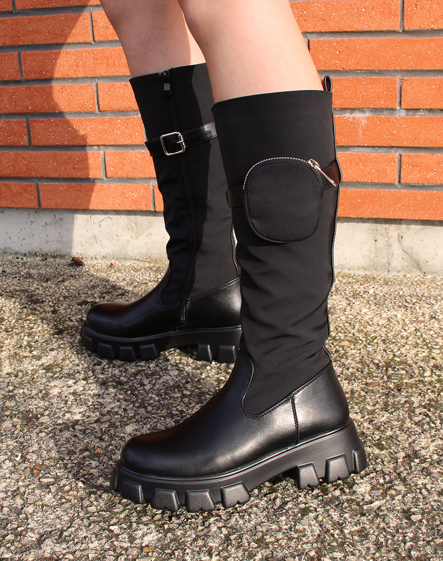 Bottes noires bi-matière à pochette et à semelles crantées