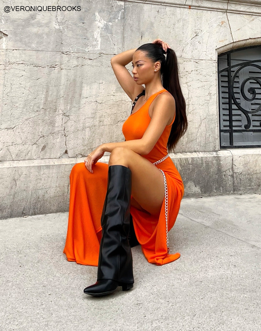 Bottes noires à bout pointu et à talons