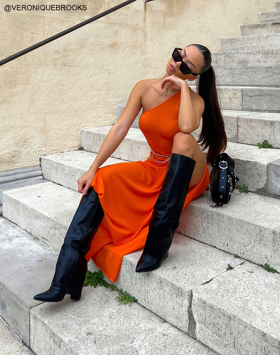 Bottes noires à bout pointu et à talons