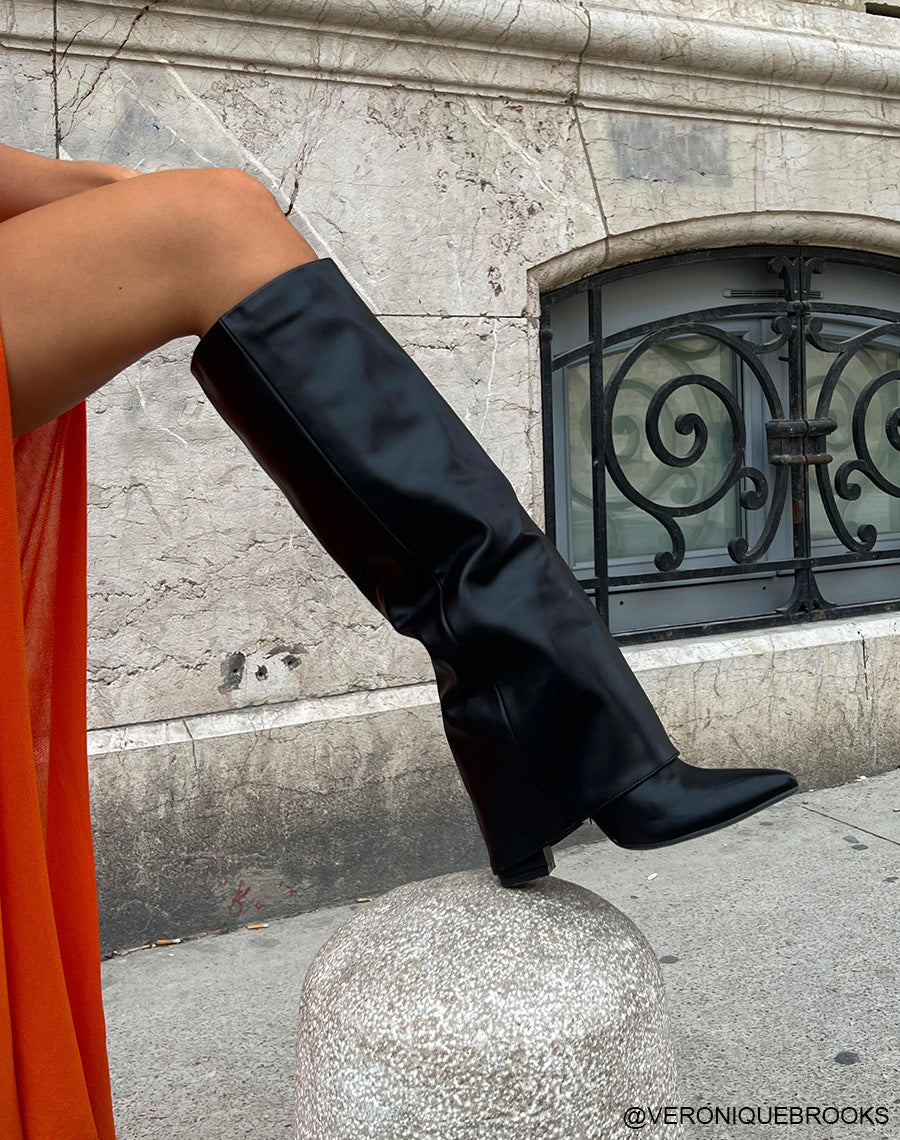 Bottes noires à bout pointu et à talons