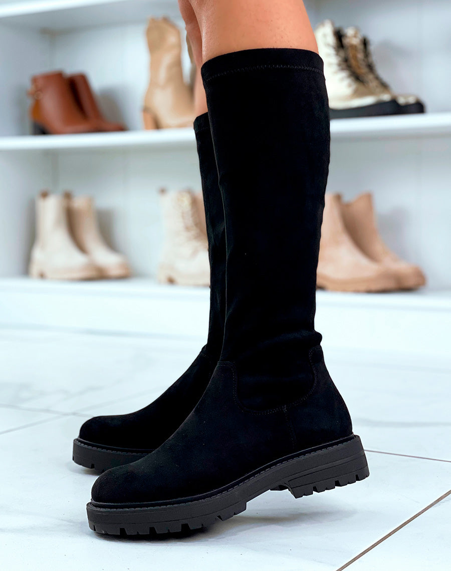 Bottes Noires en Suédine : Allure Sophistiquée à Semelle Crantée