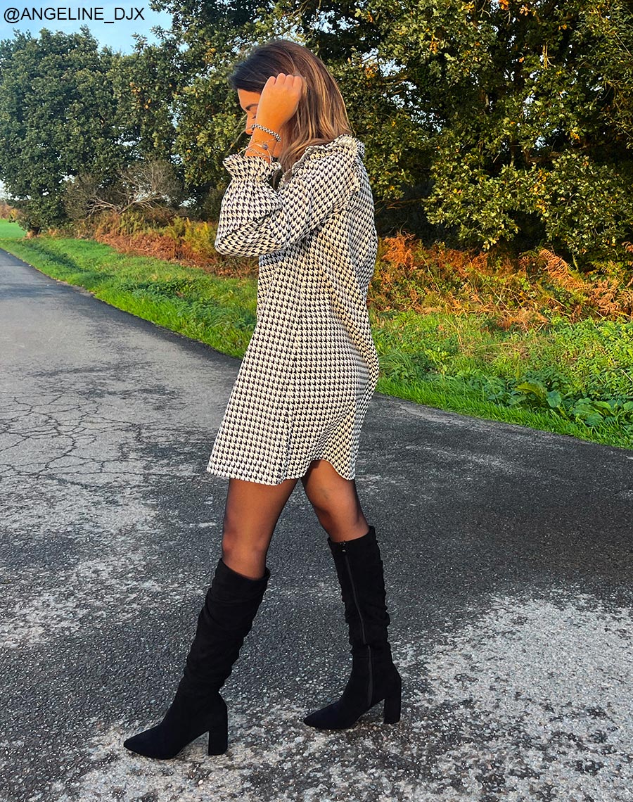 Bottes noires en suédine à bout pointu à talon