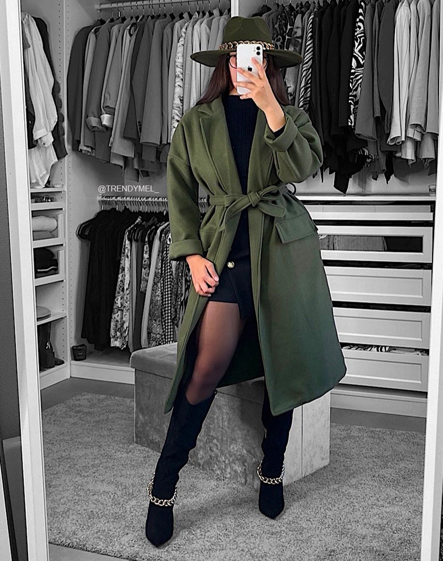 Bottes noires en suédine à talon aiguille et chaîne dorée