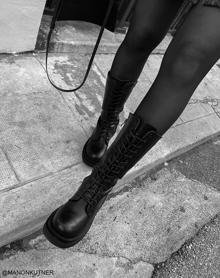 Bottes noires hautes à lacets