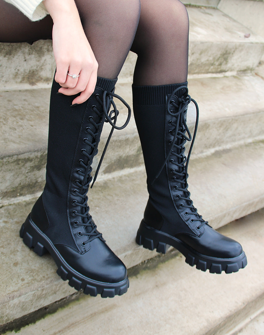Bottes noires lacées façon chaussette