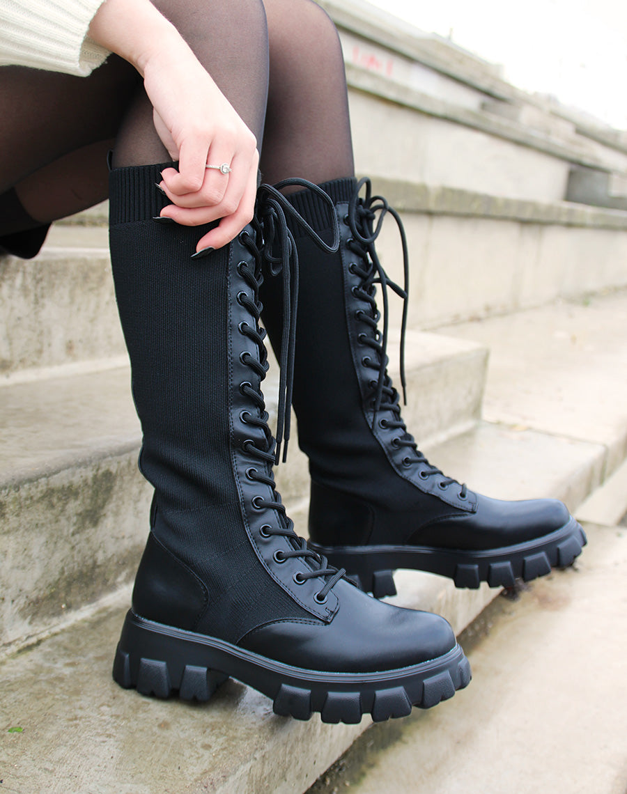 Bottes noires lacées façon chaussette