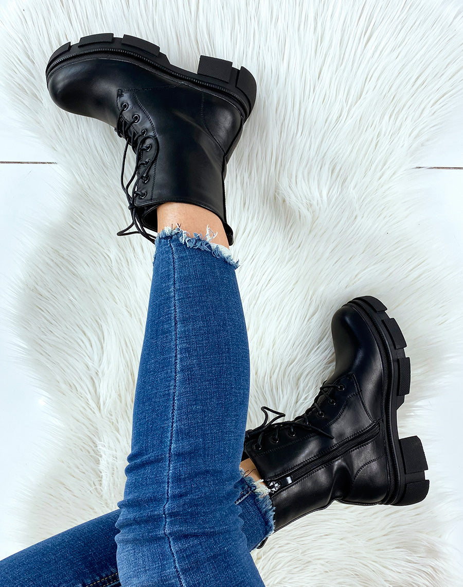 Bottes noires à lacets en similicuir