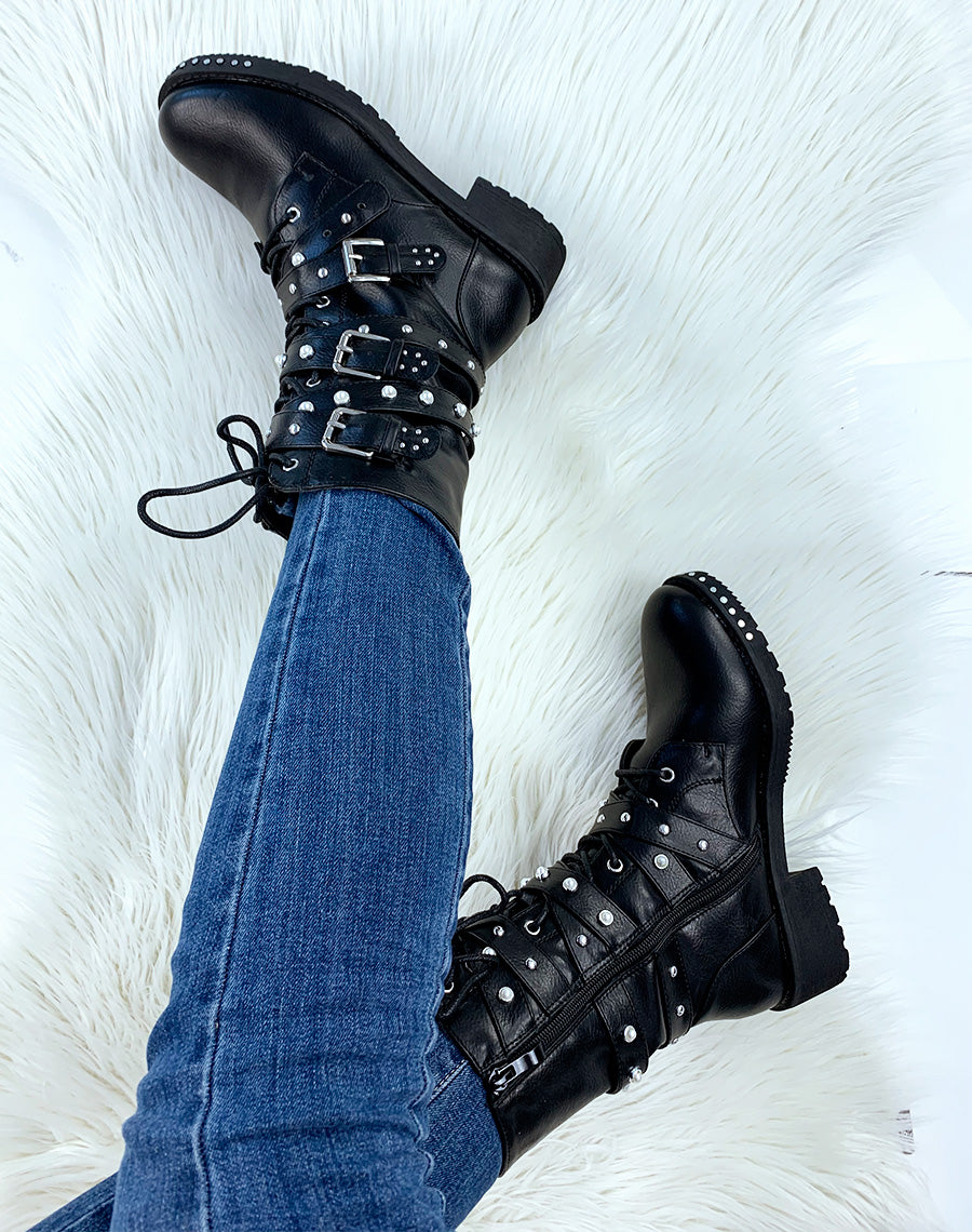 Bottes noires à multiples lanières cloutées